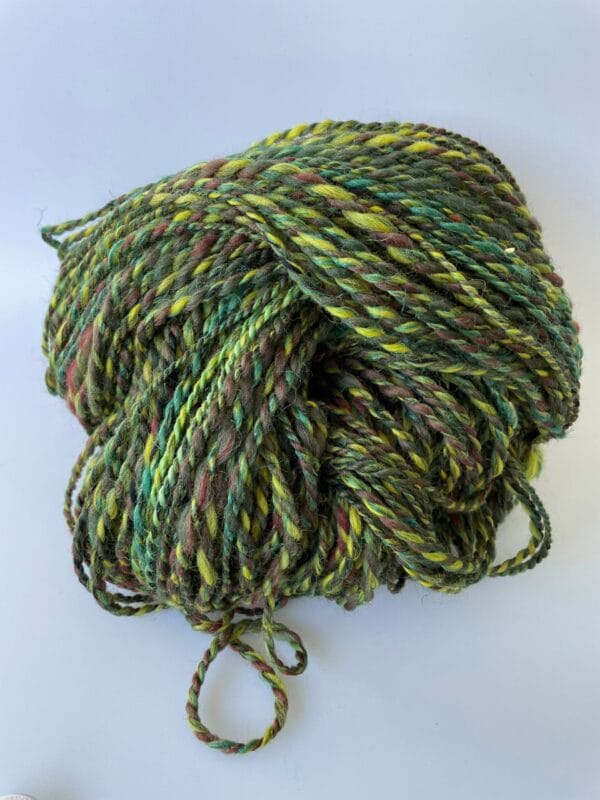 il_fullxfull.4690609239_2omo.jpg Hand spun yarn made with Shetland wool, fine merino, bio nylon and flax/linen.