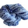 il_fullxfull.5682519611_7d6k.jpg Handgesponnen garen, fauxcashmere, bio-nylon en sari zijde in Delfts blauwe kleuren.