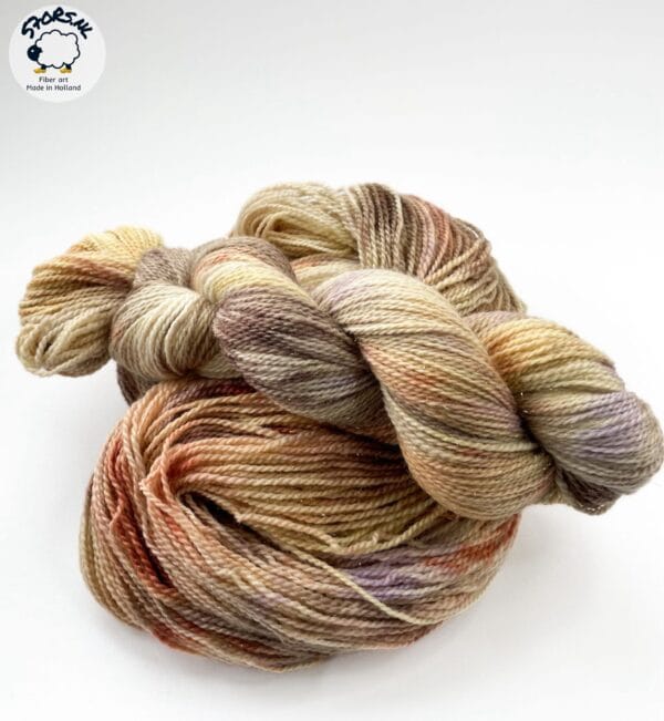 Handgeverfd sokkengaren garen. Superwash Merino, nylon en stellina glitter. Muad'dib'.