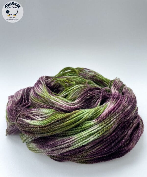 Avacadosalade - handgeverfd merino/nylon sokkengaren met Stellina glitter