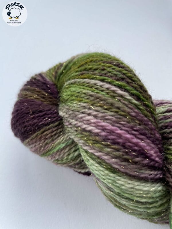 Avacadosalade - handgeverfd merino/nylon sokkengaren met Stellina glitter