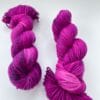 Handgeverfd superwash Merino en nylon DK gewicht garen "Berry Juice".