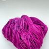 Handgeverfd superwash Merino en nylon DK gewicht garen "Berry Juice".