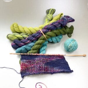 Handgeverfd Mulberry zijde haakgaren. Mini strengen set. Dit 100% zijden garen met 'tweed effect' is anders dan alle andere garens. Bevat zes ministrengen.