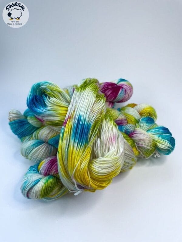 il_fullxfull.6039876612_6ka3.jpg Handgeverfd superwash Merino single ply sokkengaren garen. Twister