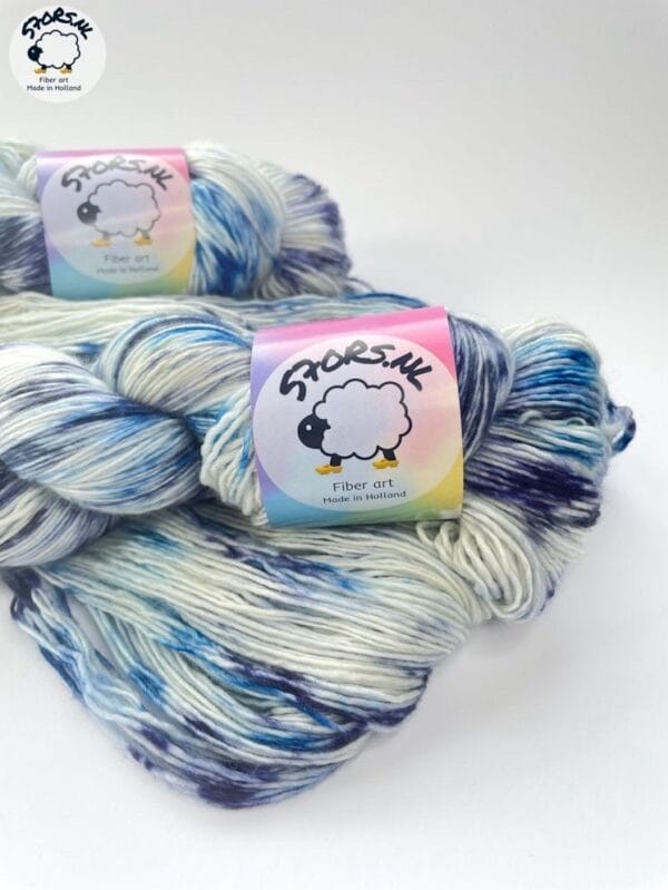 il_fullxfull.6063336312_l818.Jpg Single ply Merino "Delft" - Handgeverfd