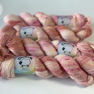 Handgeverfd superwash Merino-nylongaren – Roze Champagne