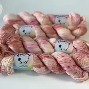 Handgeverfd superwash Merino-nylongaren – Roze Champagne