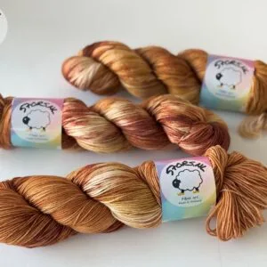 Handgeverfd Merino/Nylon garen "I like my sugar with coffee and cream".