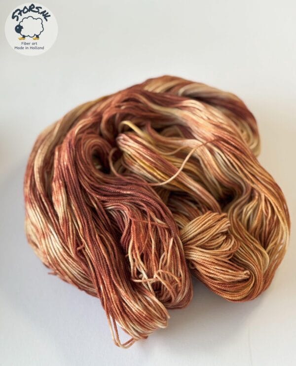 Handgeverfd Merino/Nylon garen "I like my sugar with coffee and cream".