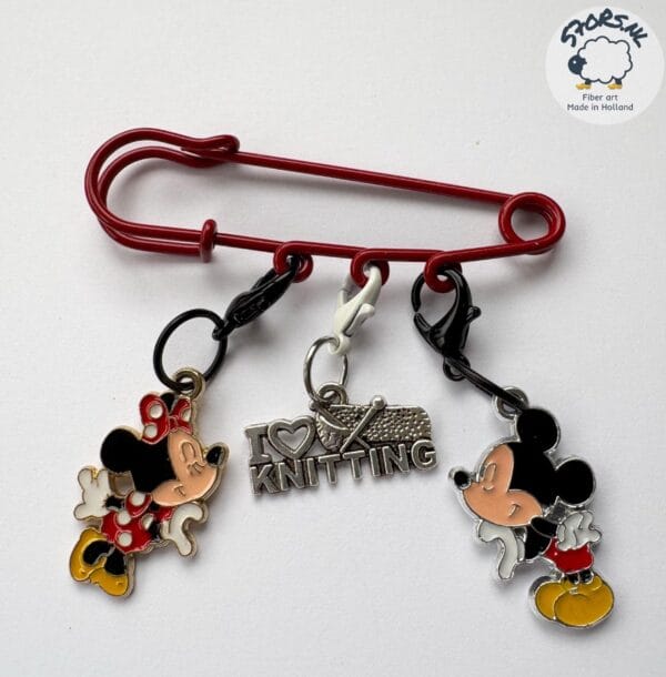 il_fullxfull.6578029586_et9a.jpg Drie steek markeerders op een handige kiltspeld.