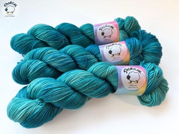 Hand-dyed Superwash Merino/Nylon Yarn “Pauw 2”