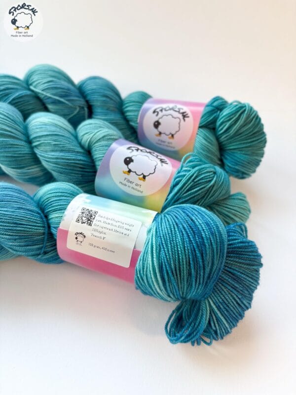 Hand-dyed Superwash Merino/Nylon Yarn “Pauw 2”