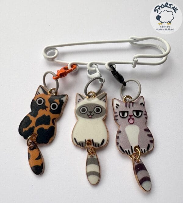 il_fullxfull.6626145523_lpes.jpg Drie steek markeerders op een handige kiltspeld.