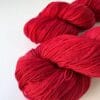 il_fullxfull.6699989578_m0h4.jpg Semi solid superwash Merino garen. Ossenbloed rood