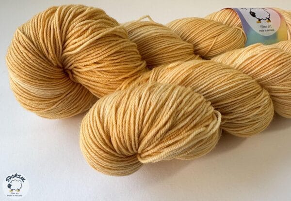 Semi solid superwash Merino yarn ‘Straw’.