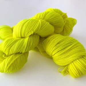 Handgeverfd superwash Merino-nylongaren 'Neon Geel'