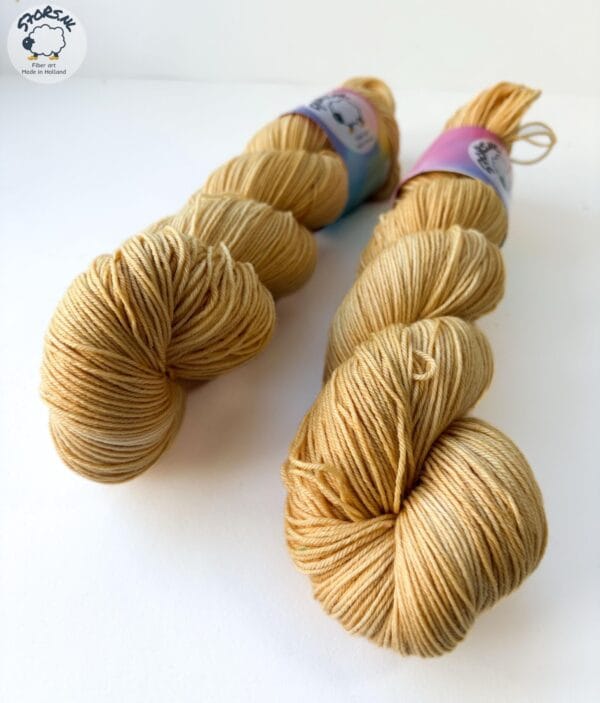 Semi solid superwash Merino yarn ‘Straw’.