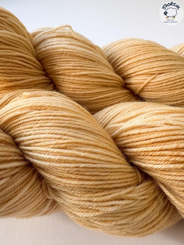 Semi solid superwash Merino yarn ‘Straw’.