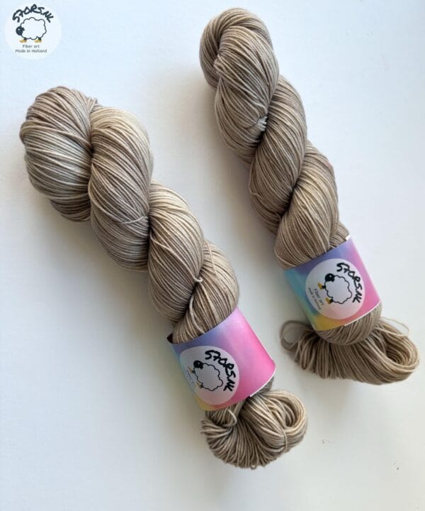 il_fullxfull.6748507923_cp64.jpg Semi solid superwash Merino yarn. ‘Sand’