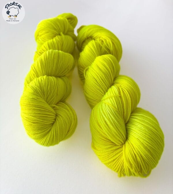 il_fullxfull.6763874363_pamy.jpg Handgeverfd superwash Merino-nylongaren 'Neon Geel'