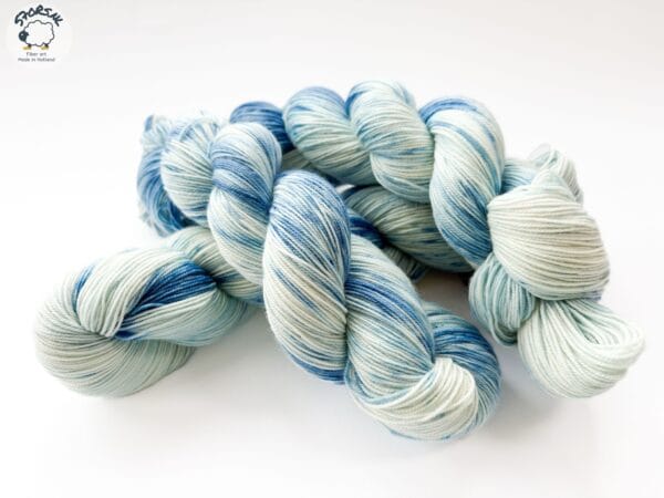 4F38F995-D585-499C-A442-6D0B360F06D4 Delft 2 - Handgeverfd merino garen