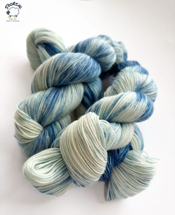 83D05929-AACC-4545-ACA3-5ED1FEADB4DA Delft 2 - Handgeverfd merino garen