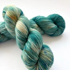 94901EF1-42DC-48A2-AF38-A3057C531160 Hand-dyed Merino Yarn “the Mermaid's Tail”