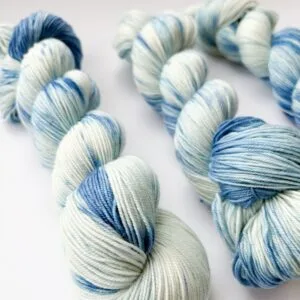 Hand-Dyed Merino Yarn “Delft 2”.
