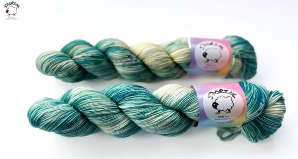 Hand-dyed Merino Yarn “the Mermaid's Tail”
