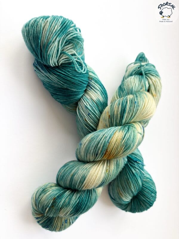 Hand-dyed Merino Yarn “the Mermaid's Tail”