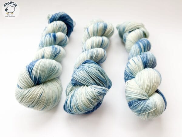 F2F0C68F-F1E8-4EFB-B53D-8E31D957E556 Delft 2 - Handgeverfd merino garen