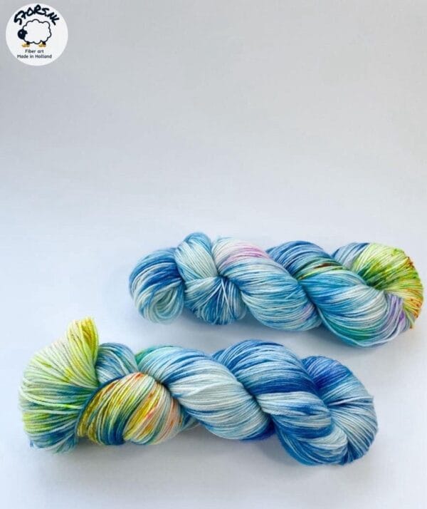 il_fullxfull.6836207016_ofxi.Jpg Summersky - Hand-dyed Merino Yarn