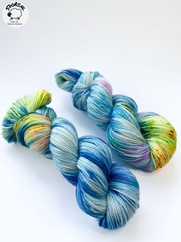 il_fullxfull.6884184313_mtou.Jpg Summersky - Hand-dyed Merino Yarn