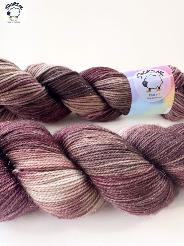 Brownie - hand-dyed merino yarn with glitter