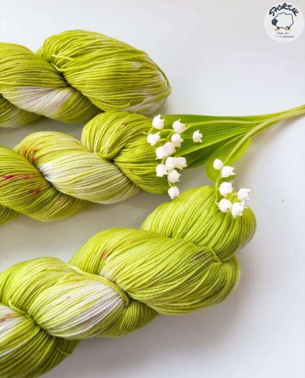 142c8ea4-33ad-458e-83c2-06d166bfb295 Lelietjes der Dalen – handgeverfd merino sok - of DK-garen