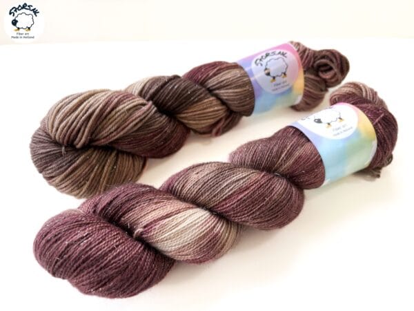 Brownie - hand-dyed merino yarn with glitter