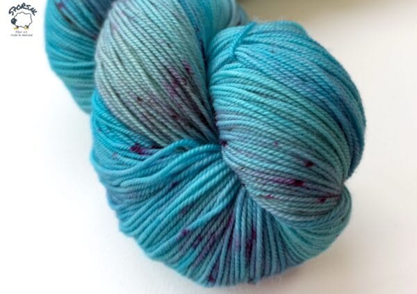 526BE71F-91BA-406F-906D-DB1DE978EDF0 Onder de pruimenboom – Handgeverfd Merino garen vol kleur