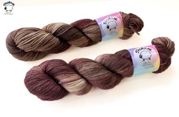 Brownie - hand-dyed merino yarn with glitter