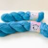 Pino Blauw – Helderblauw handgeverfd Merino garen
