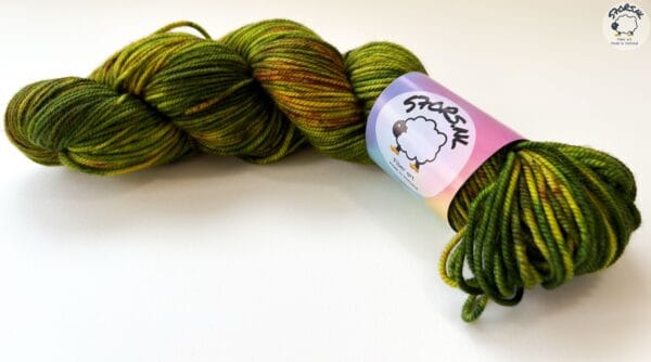 77DA1D26-BF25-4F20-9040-C3E5CACDF990 Zwarte Woud – handgeverfd merinogaren in bosgroen