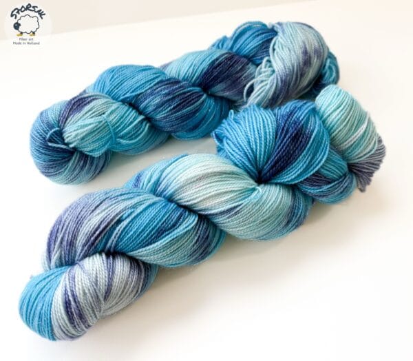 Ice Queen - merino glitter yarn with royal allure