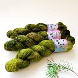 Oh Dennenboom – Handgeverfd merinogaren in dennegroen