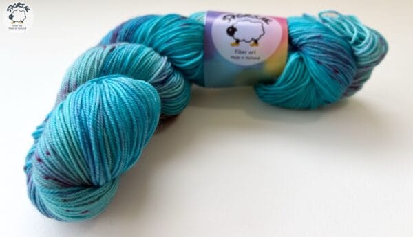 FBD15FC6-B099-4AA6-95F6-E856C1D63028 Onder de pruimenboom – Handgeverfd Merino garen vol kleur