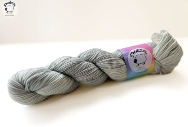 D7ddb12c-240f-4e54-Bd69-F5d8e3581e96-2 Platinum Gray – Hand-Dyed Merino Yarn in a Chic Shade