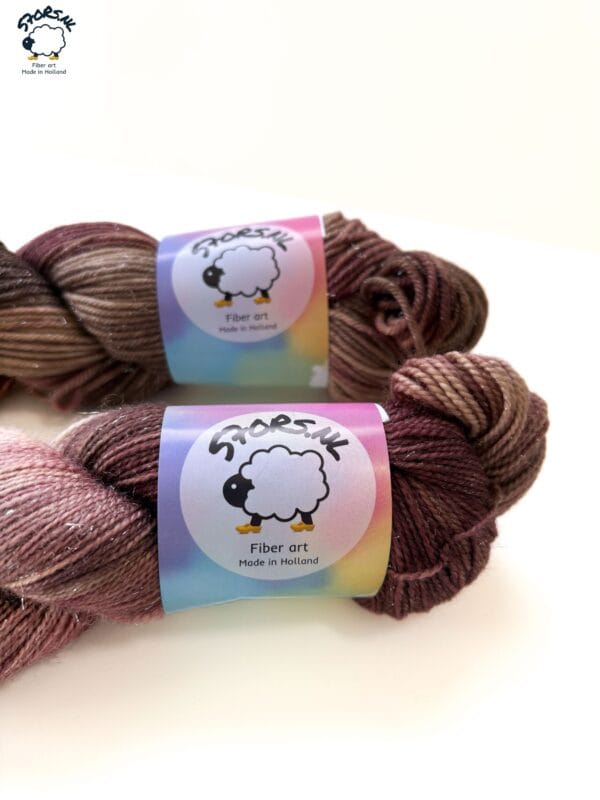 Brownie - hand-dyed merino yarn with glitter