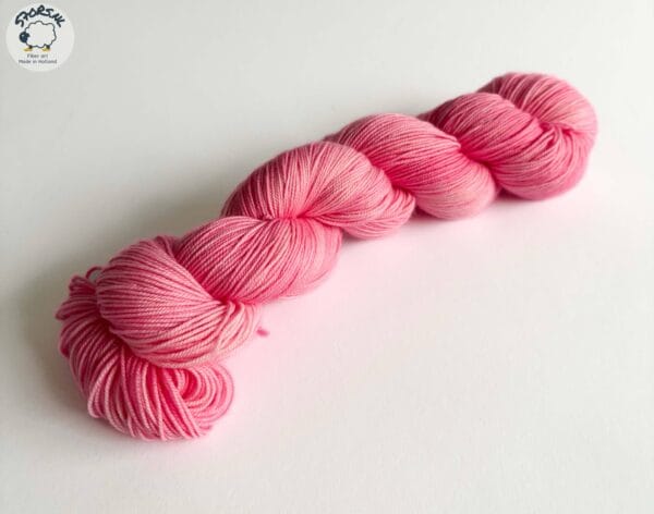 0A097ECC-A0B1-4D61-B8C1-15C4F322B66C Purk – Hand-dyed Pink Yarn Full of Joy and Softness