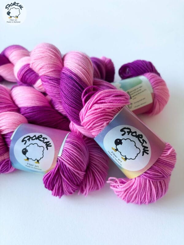 32192F9C-C22F-4049-AF88-2636DE10098E Sock Base Yarn - Purple Pop Pooling