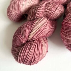 Mauve – Oudroze handgeverfd garen met Franse flair