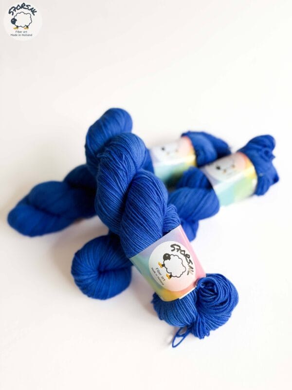 4e94bff6-E0bc-4643-8cb6-B8566b068168 Emaille – Hand-dyed Yarn in a Muted Mint Green (kopie)